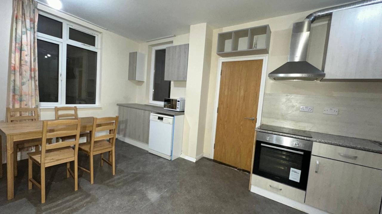 North London A Spacious 7 Bedroom House Accommodating Up To 18 People Complete With Own Gym And Table Tennis Luaran gambar