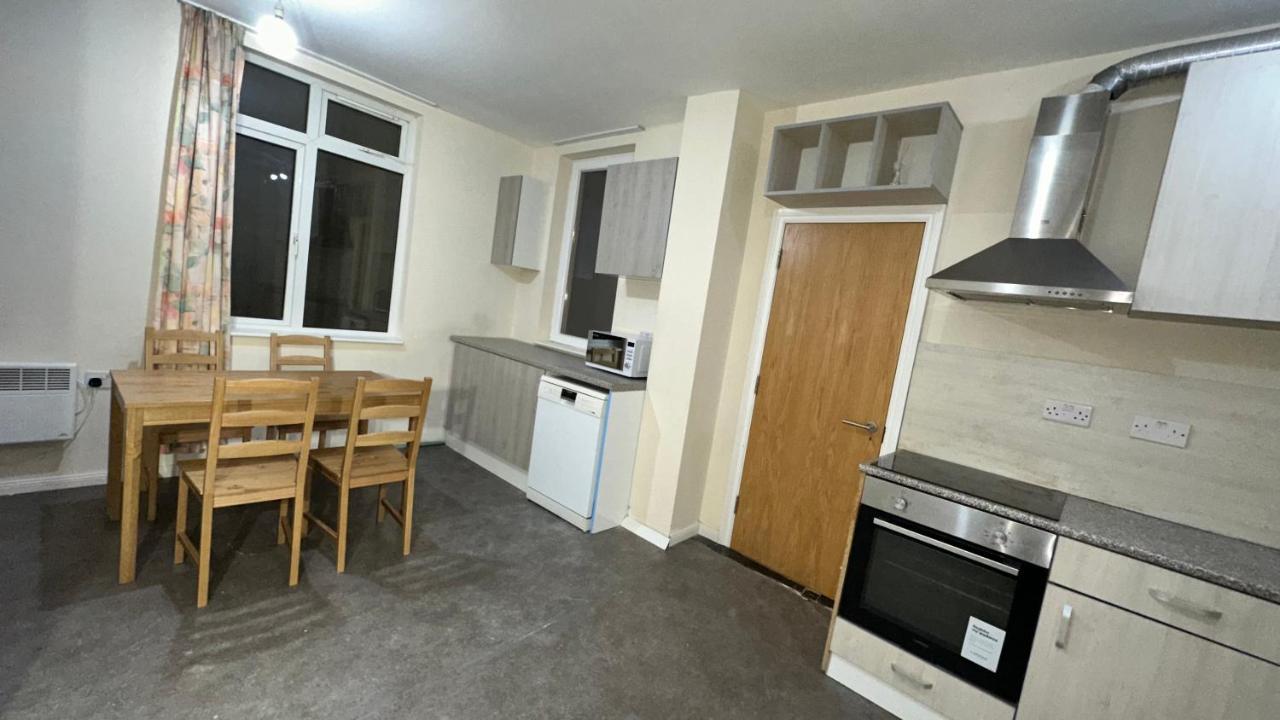 North London A Spacious 7 Bedroom House Accommodating Up To 18 People Complete With Own Gym And Table Tennis Luaran gambar