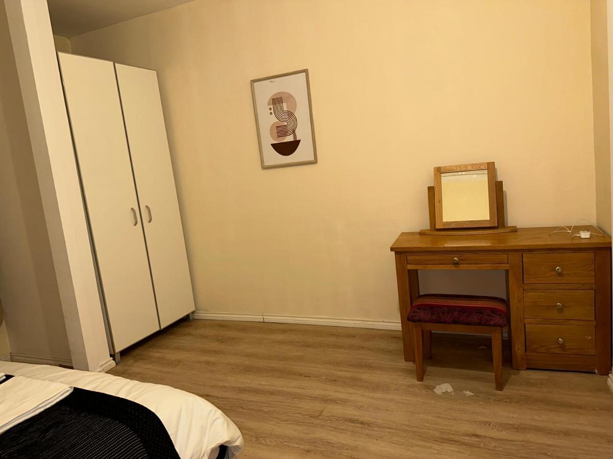 North London A Spacious 7 Bedroom House Accommodating Up To 18 People Complete With Own Gym And Table Tennis Luaran gambar