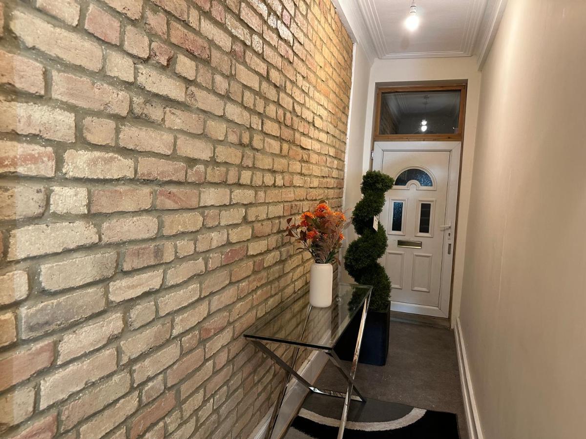 North London A Spacious 7 Bedroom House Accommodating Up To 18 People Complete With Own Gym And Table Tennis Luaran gambar