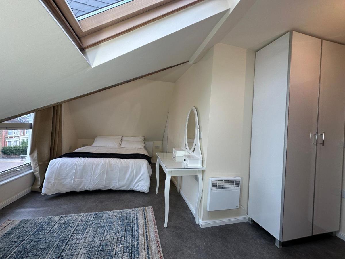 North London A Spacious 7 Bedroom House Accommodating Up To 18 People Complete With Own Gym And Table Tennis Luaran gambar