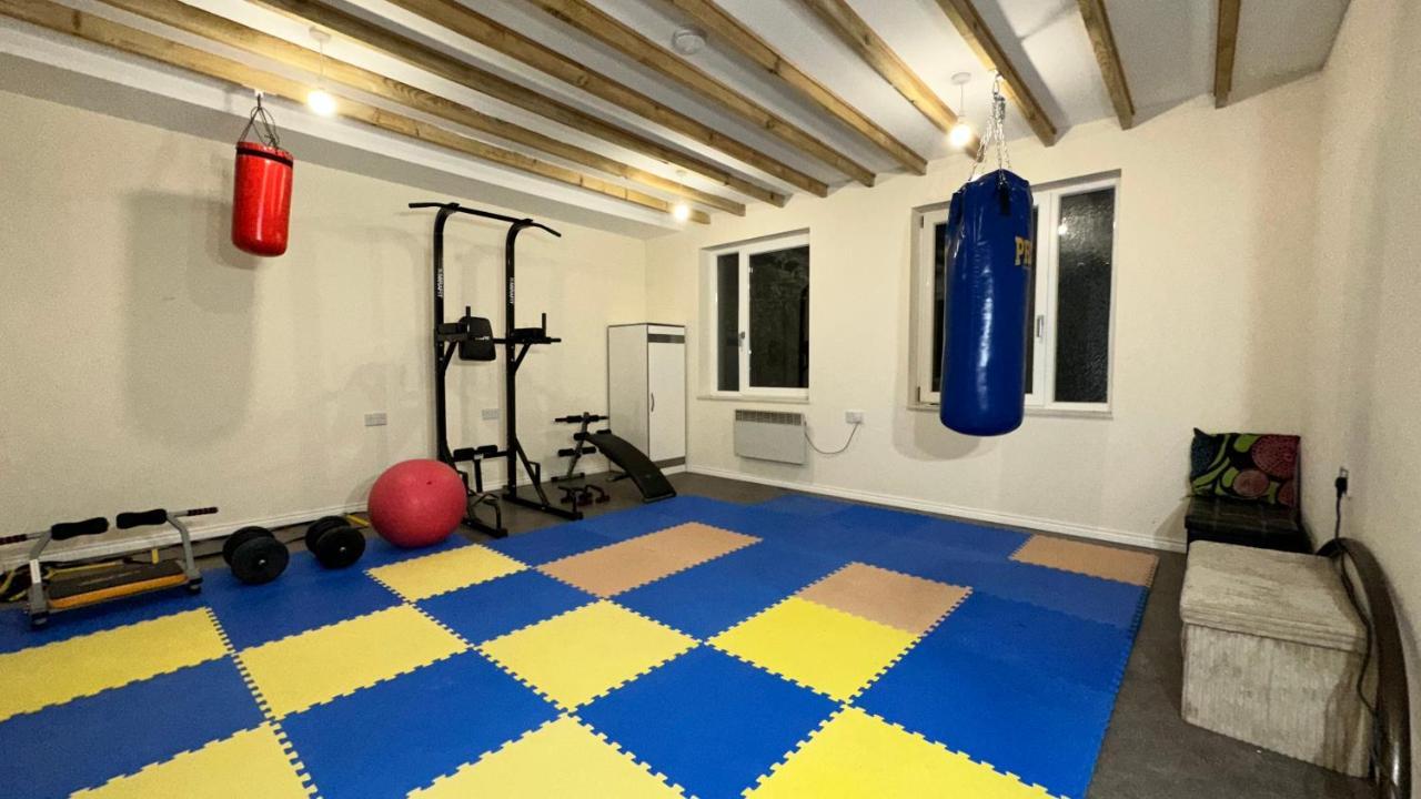 North London A Spacious 7 Bedroom House Accommodating Up To 18 People Complete With Own Gym And Table Tennis Luaran gambar