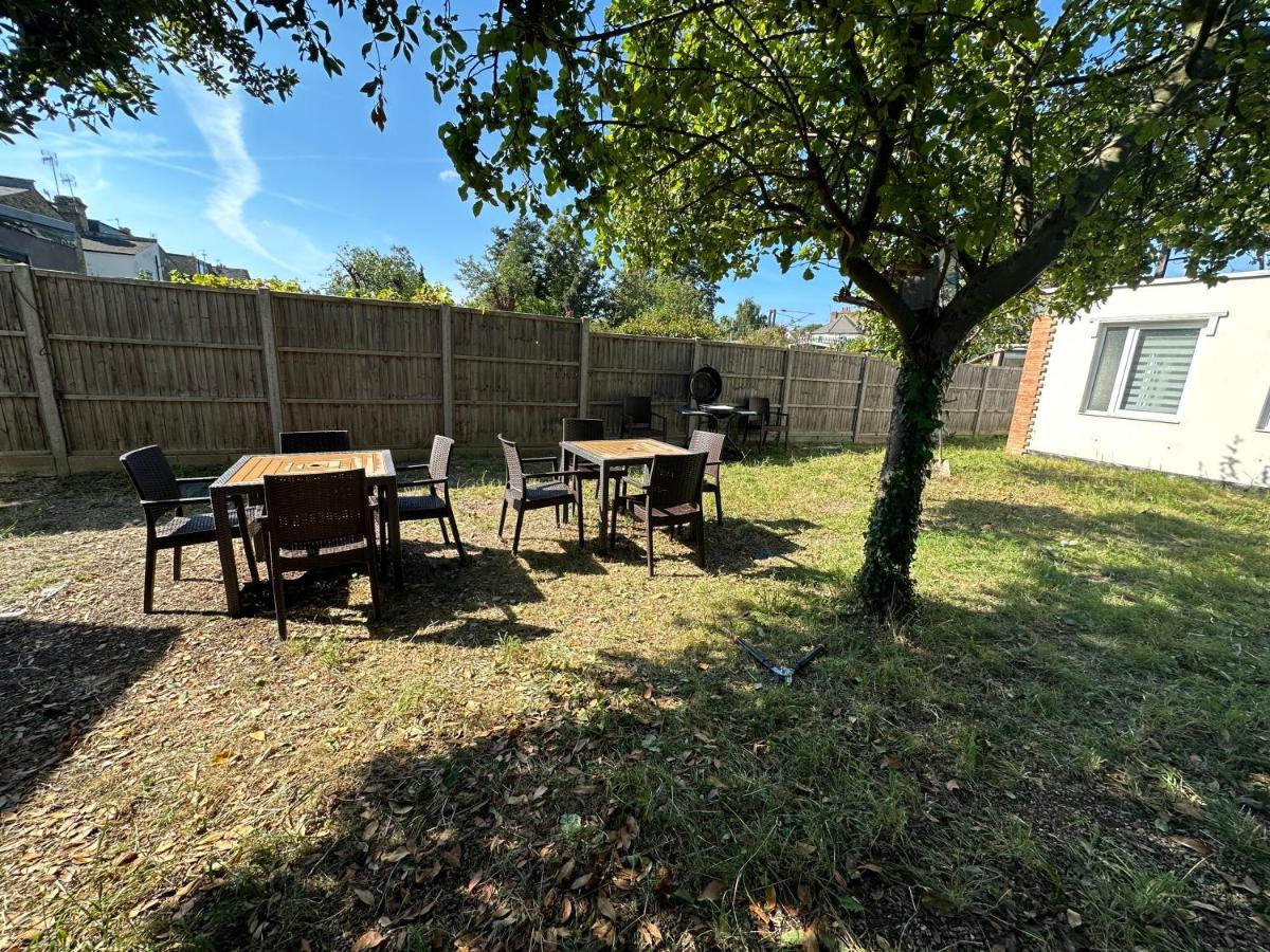 North London A Spacious 7 Bedroom House Accommodating Up To 18 People Complete With Own Gym And Table Tennis Luaran gambar
