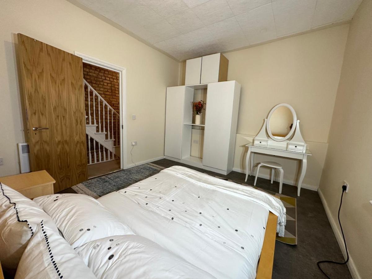 North London A Spacious 7 Bedroom House Accommodating Up To 18 People Complete With Own Gym And Table Tennis Luaran gambar