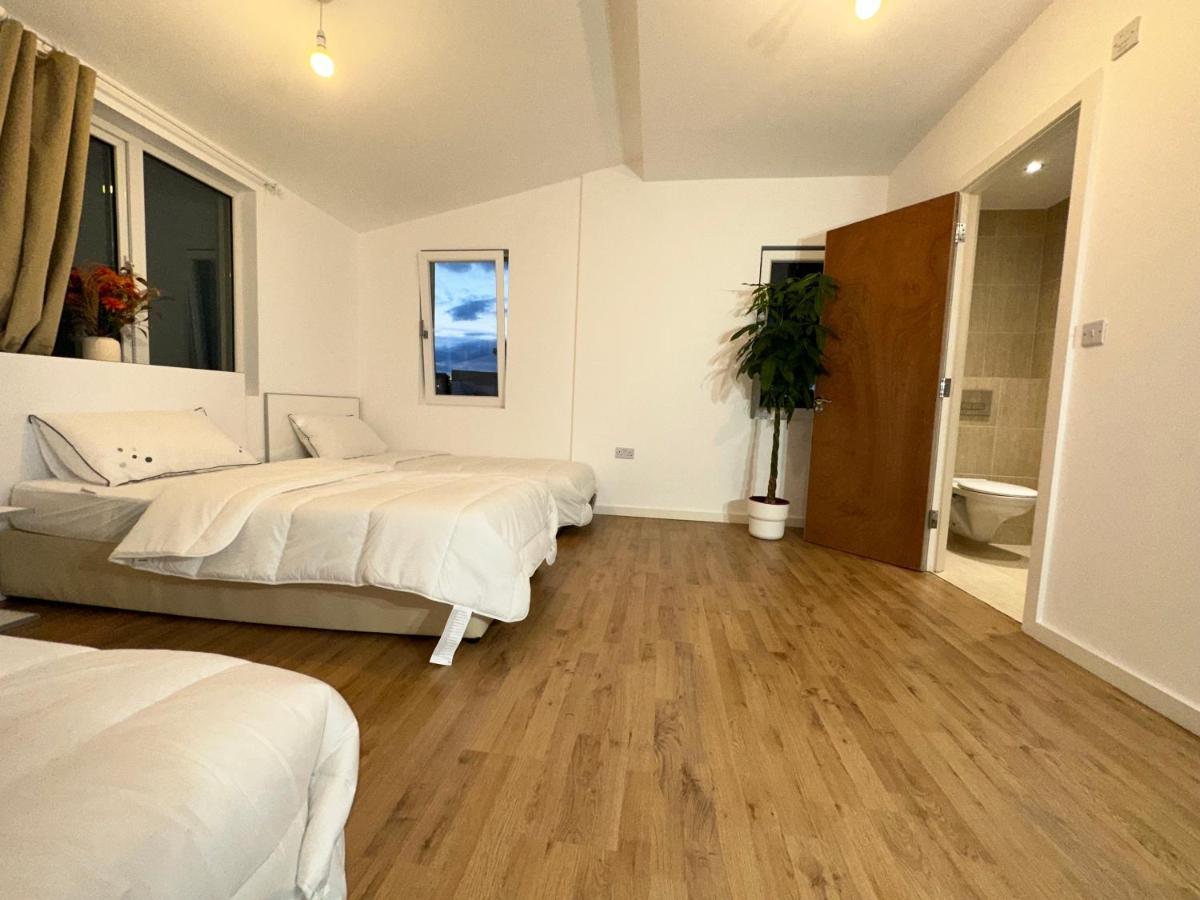 North London A Spacious 7 Bedroom House Accommodating Up To 18 People Complete With Own Gym And Table Tennis Luaran gambar