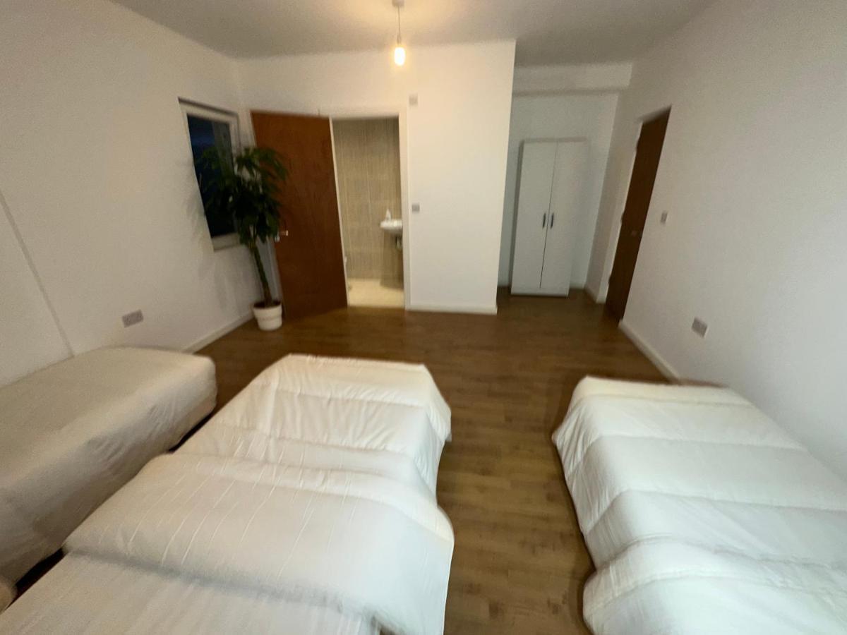 North London A Spacious 7 Bedroom House Accommodating Up To 18 People Complete With Own Gym And Table Tennis Luaran gambar