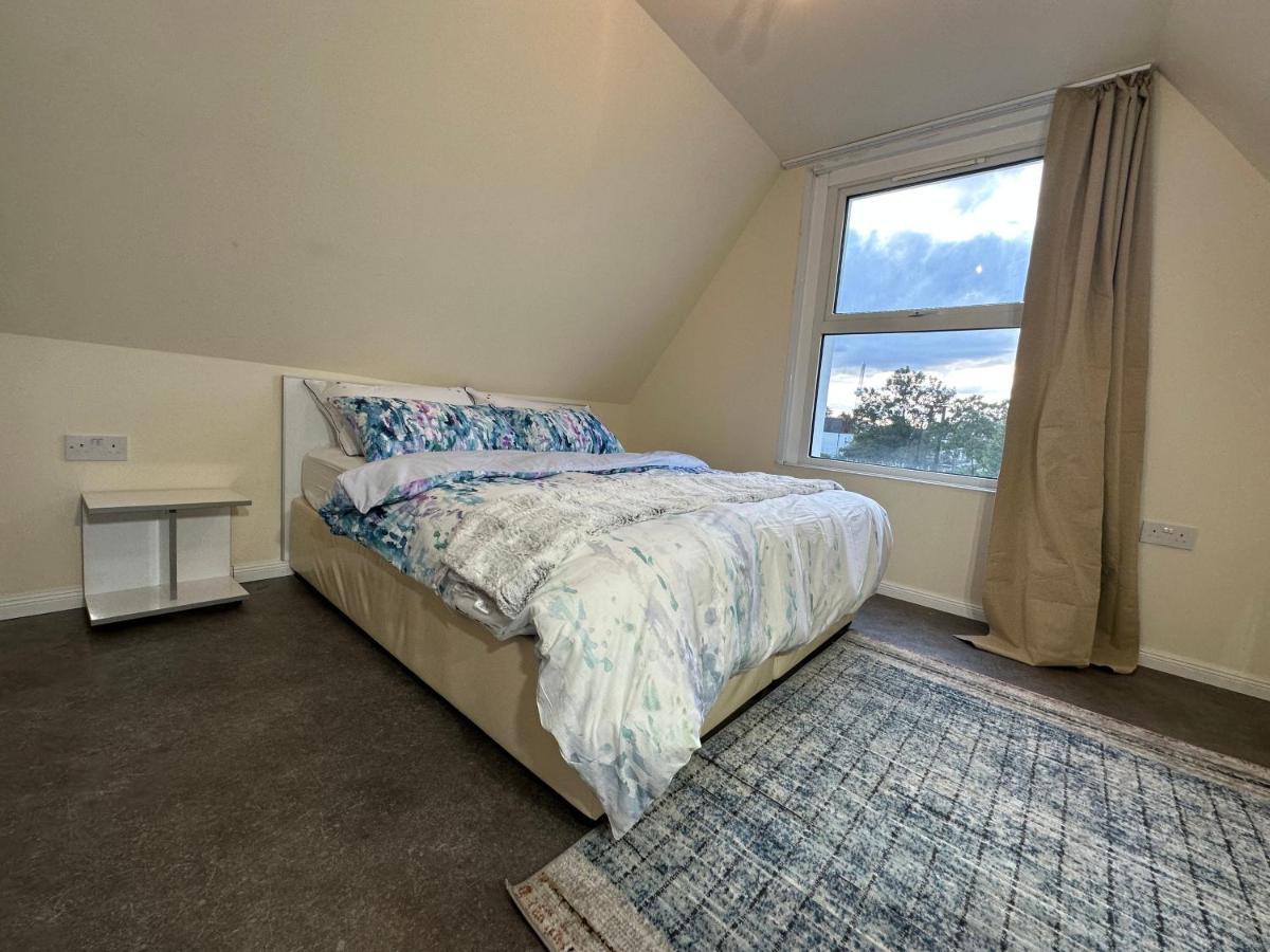 North London A Spacious 7 Bedroom House Accommodating Up To 18 People Complete With Own Gym And Table Tennis Luaran gambar