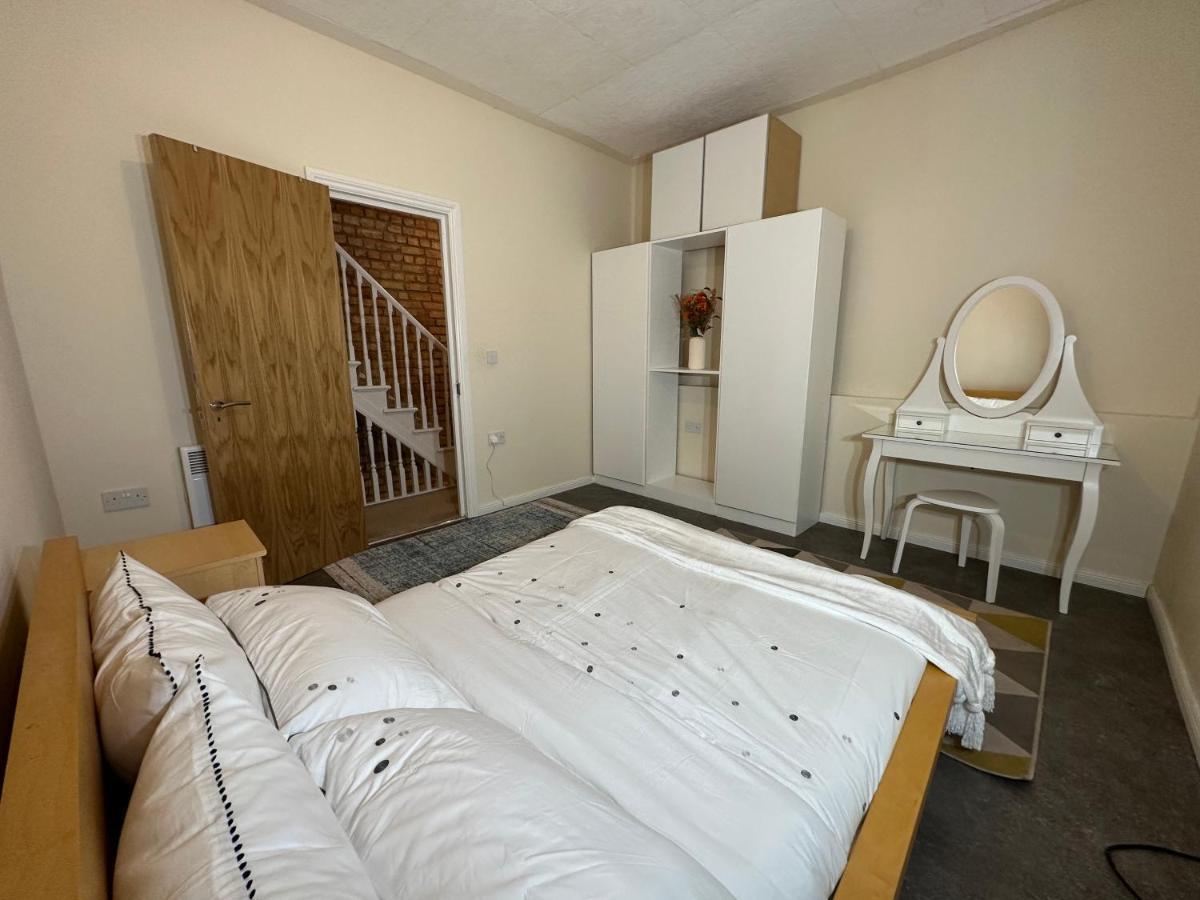 North London A Spacious 7 Bedroom House Accommodating Up To 18 People Complete With Own Gym And Table Tennis Luaran gambar
