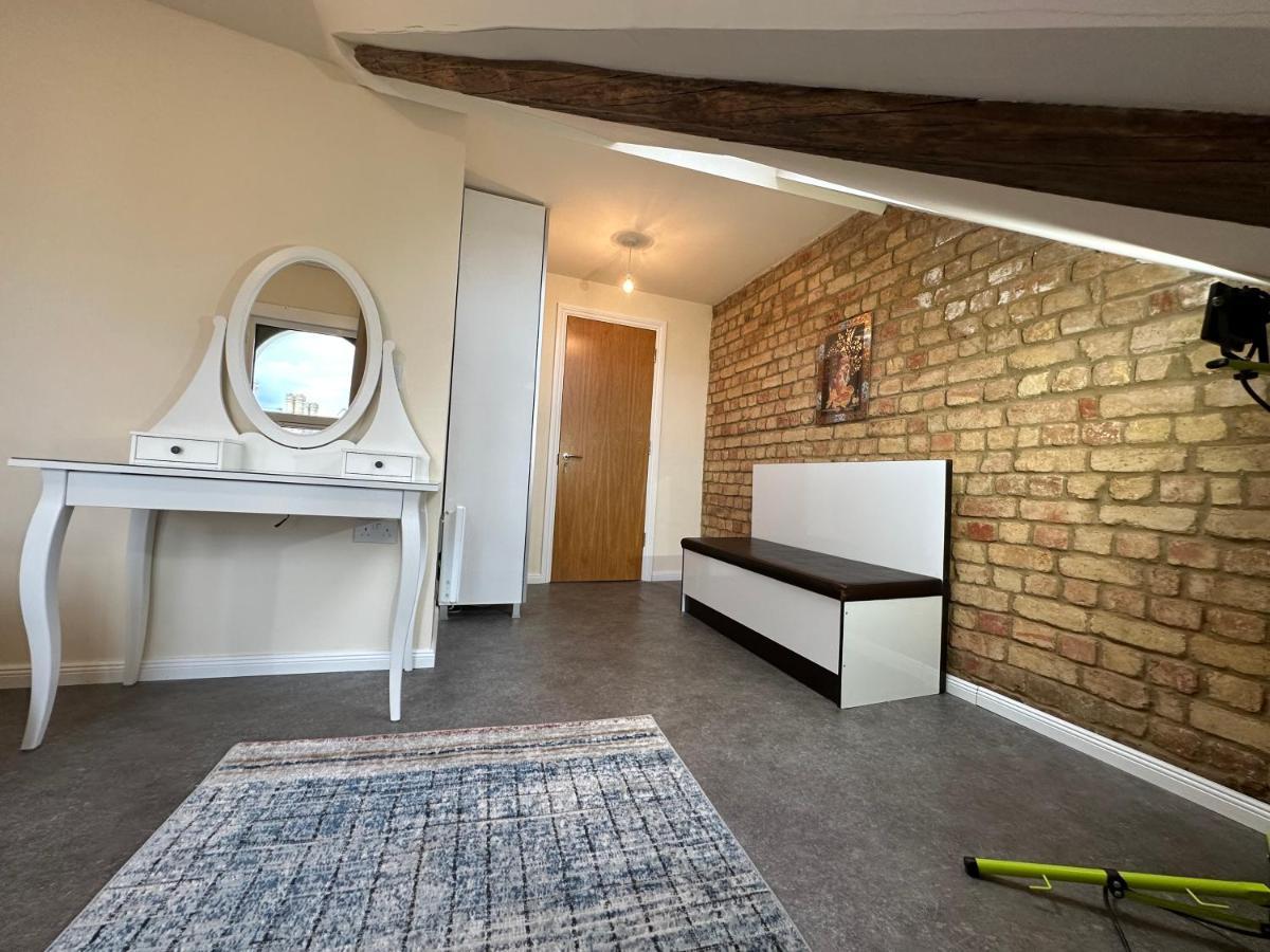 North London A Spacious 7 Bedroom House Accommodating Up To 18 People Complete With Own Gym And Table Tennis Luaran gambar