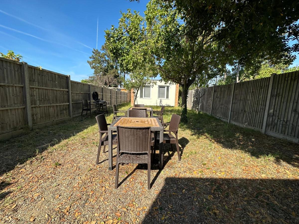North London A Spacious 7 Bedroom House Accommodating Up To 18 People Complete With Own Gym And Table Tennis Luaran gambar