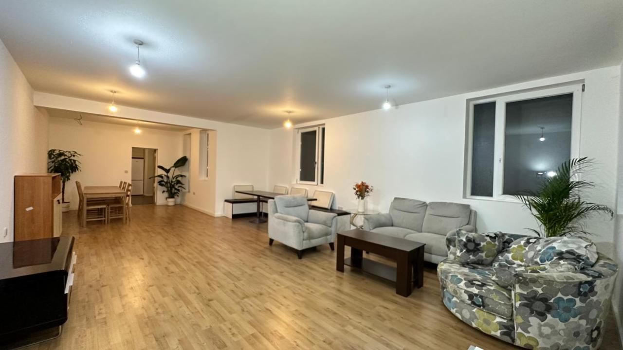 North London A Spacious 7 Bedroom House Accommodating Up To 18 People Complete With Own Gym And Table Tennis Luaran gambar