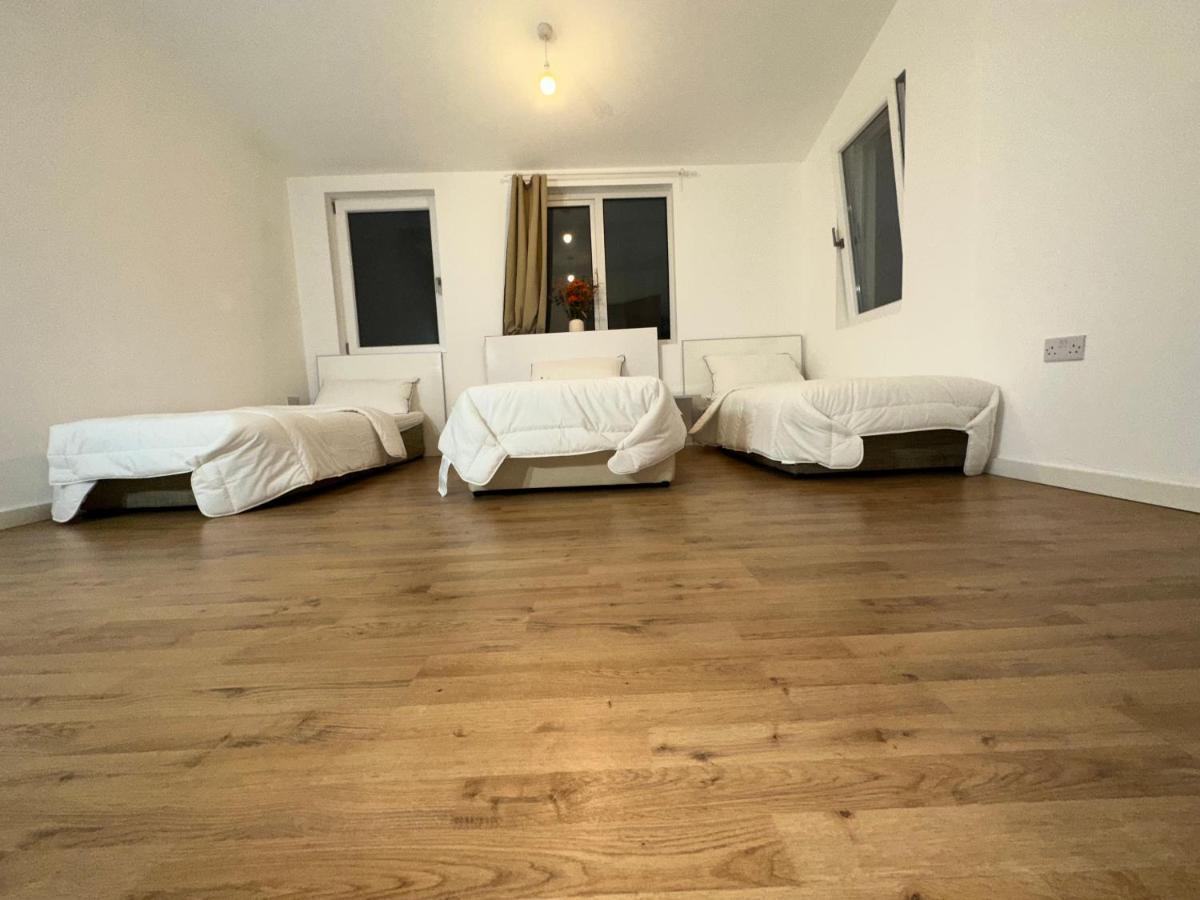 North London A Spacious 7 Bedroom House Accommodating Up To 18 People Complete With Own Gym And Table Tennis Luaran gambar