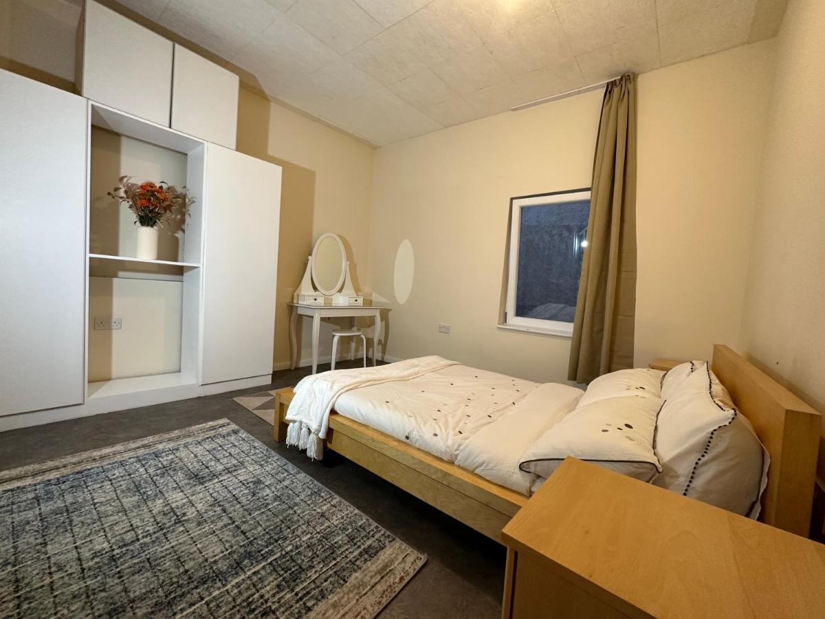 North London A Spacious 7 Bedroom House Accommodating Up To 18 People Complete With Own Gym And Table Tennis Luaran gambar