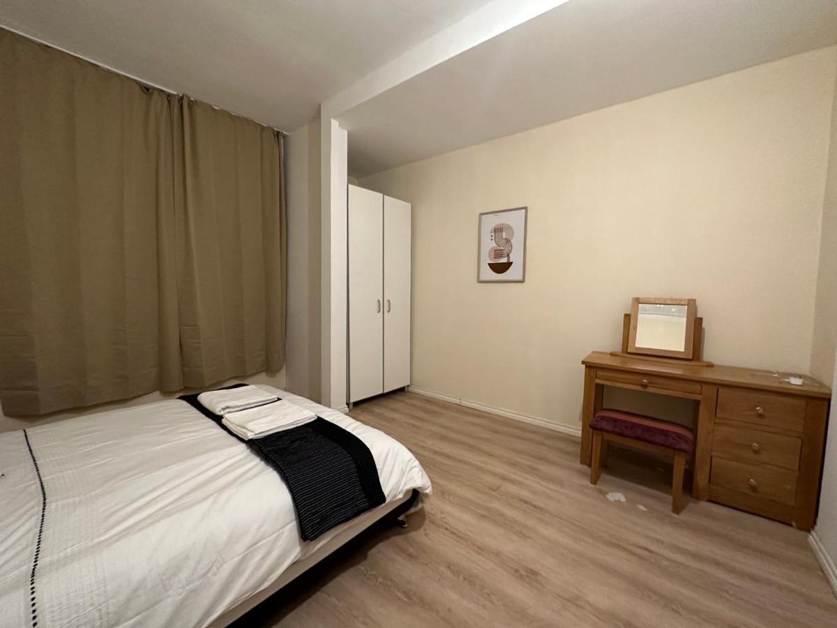 North London A Spacious 7 Bedroom House Accommodating Up To 18 People Complete With Own Gym And Table Tennis Luaran gambar