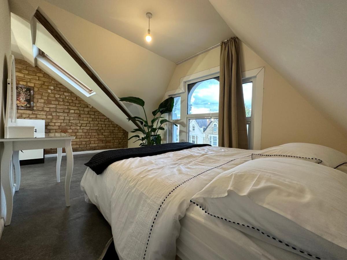 North London A Spacious 7 Bedroom House Accommodating Up To 18 People Complete With Own Gym And Table Tennis Luaran gambar