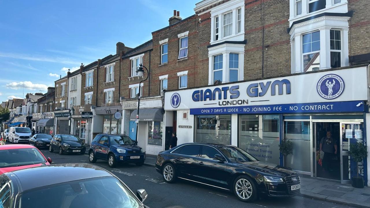 North London A Spacious 7 Bedroom House Accommodating Up To 18 People Complete With Own Gym And Table Tennis Luaran gambar