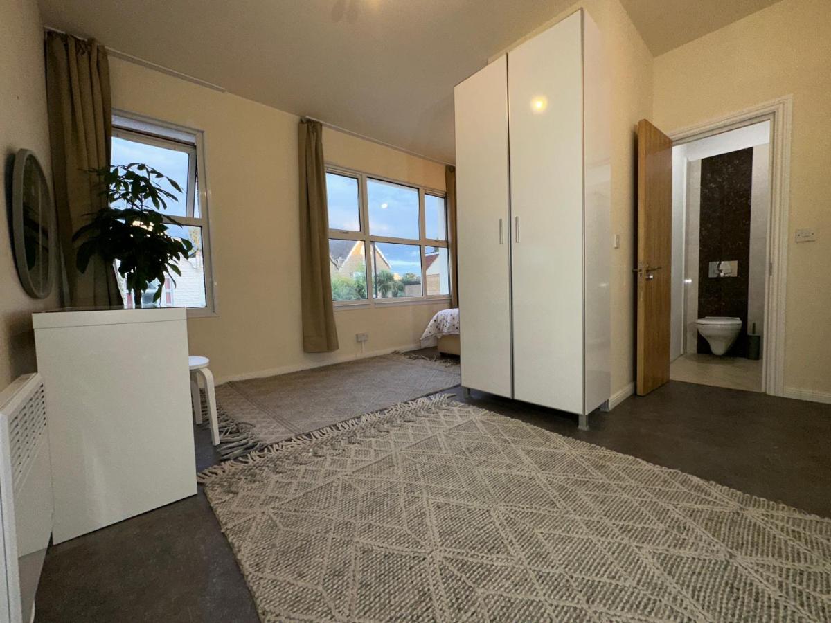 North London A Spacious 7 Bedroom House Accommodating Up To 18 People Complete With Own Gym And Table Tennis Luaran gambar