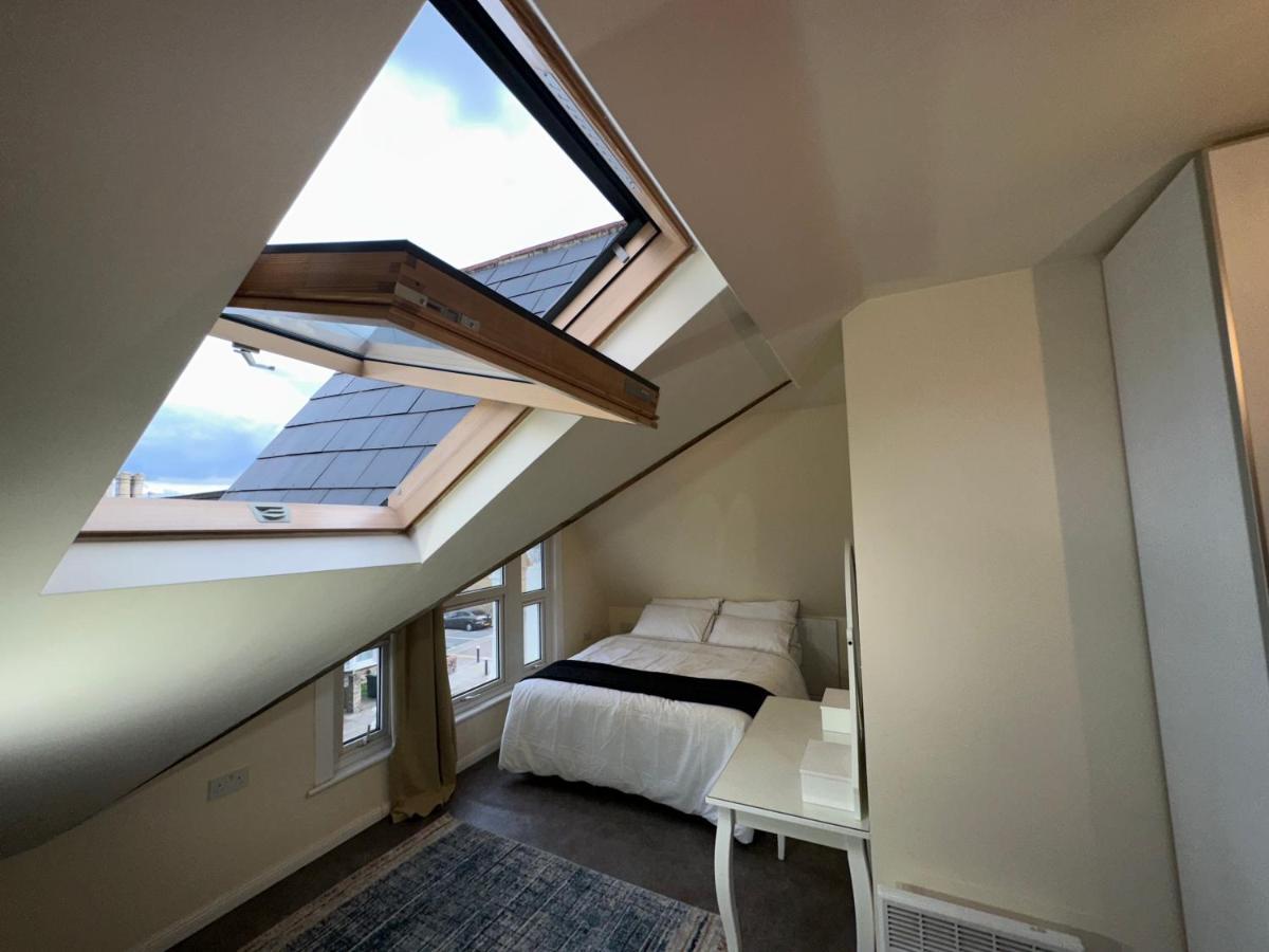North London A Spacious 7 Bedroom House Accommodating Up To 18 People Complete With Own Gym And Table Tennis Luaran gambar