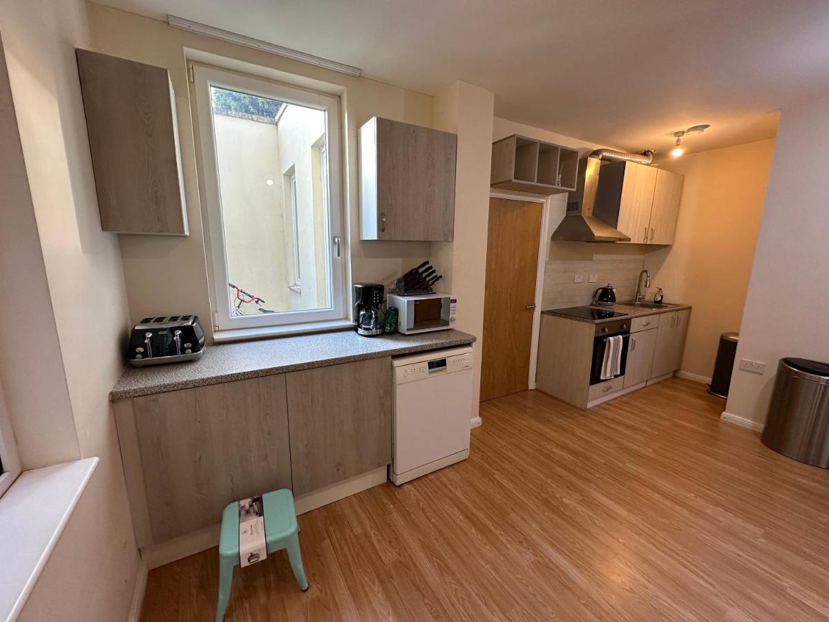 North London A Spacious 7 Bedroom House Accommodating Up To 18 People Complete With Own Gym And Table Tennis Luaran gambar