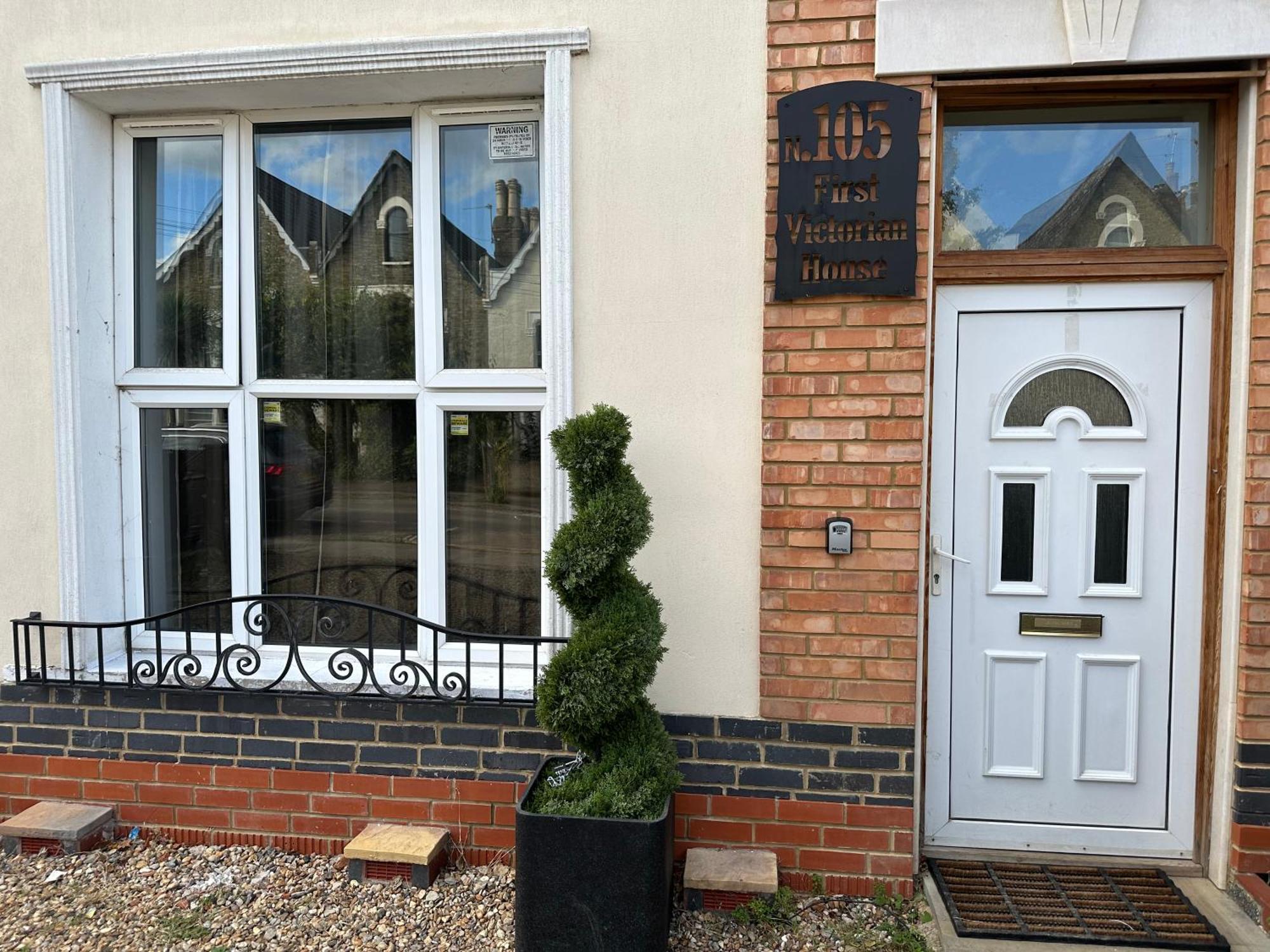 North London A Spacious 7 Bedroom House Accommodating Up To 18 People Complete With Own Gym And Table Tennis Luaran gambar