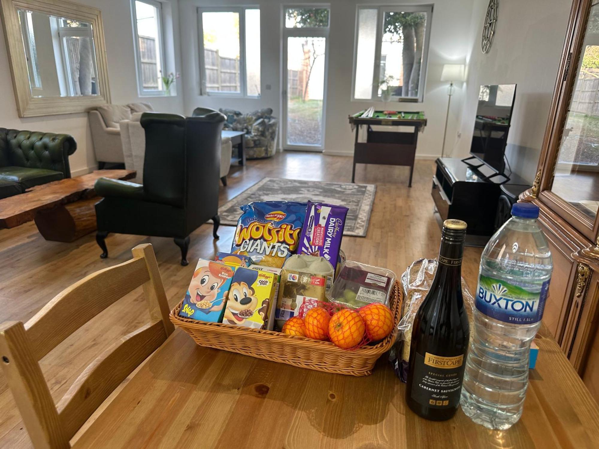 North London A Spacious 7 Bedroom House Accommodating Up To 18 People Complete With Own Gym And Table Tennis Luaran gambar