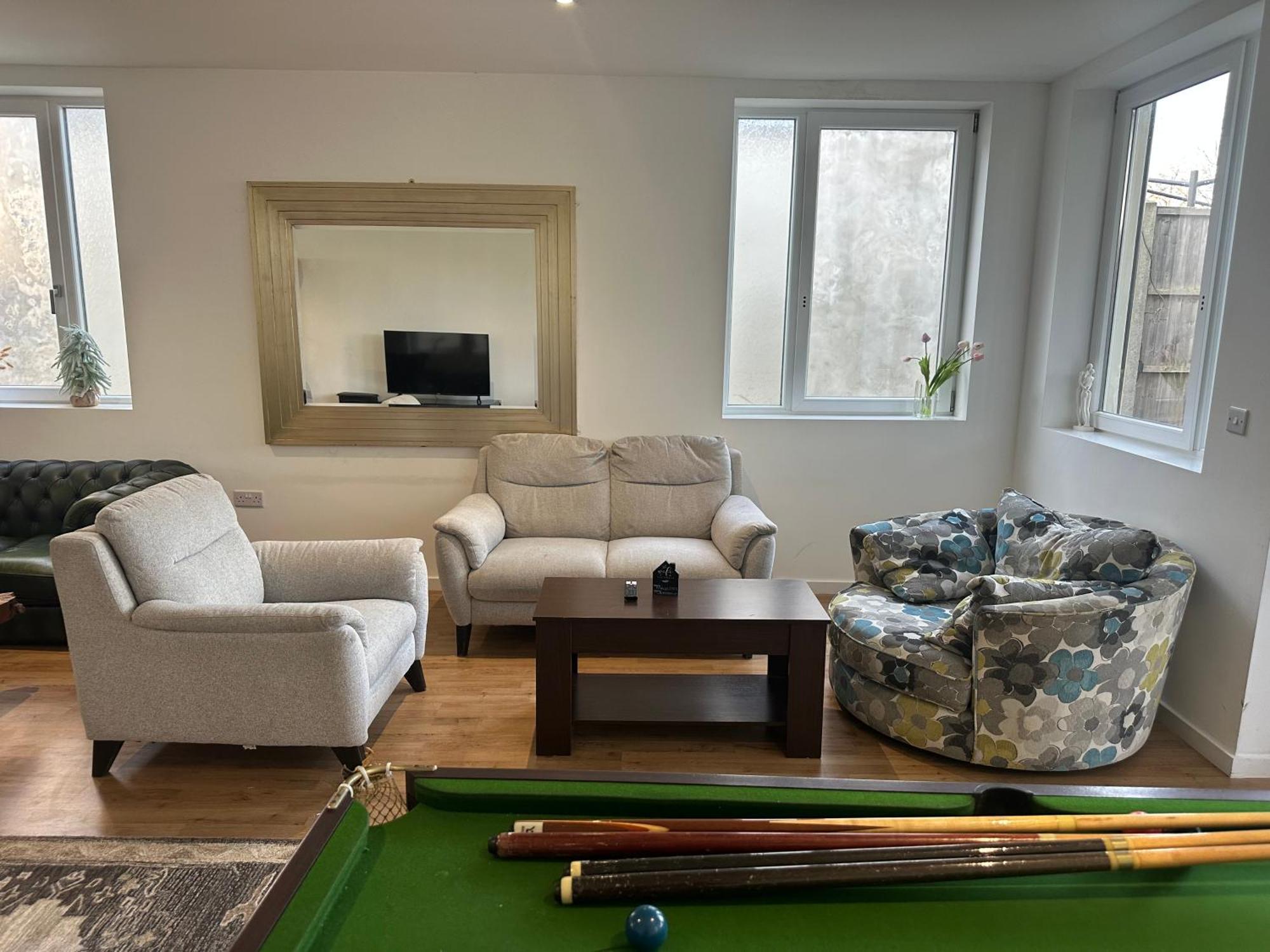 North London A Spacious 7 Bedroom House Accommodating Up To 18 People Complete With Own Gym And Table Tennis Luaran gambar